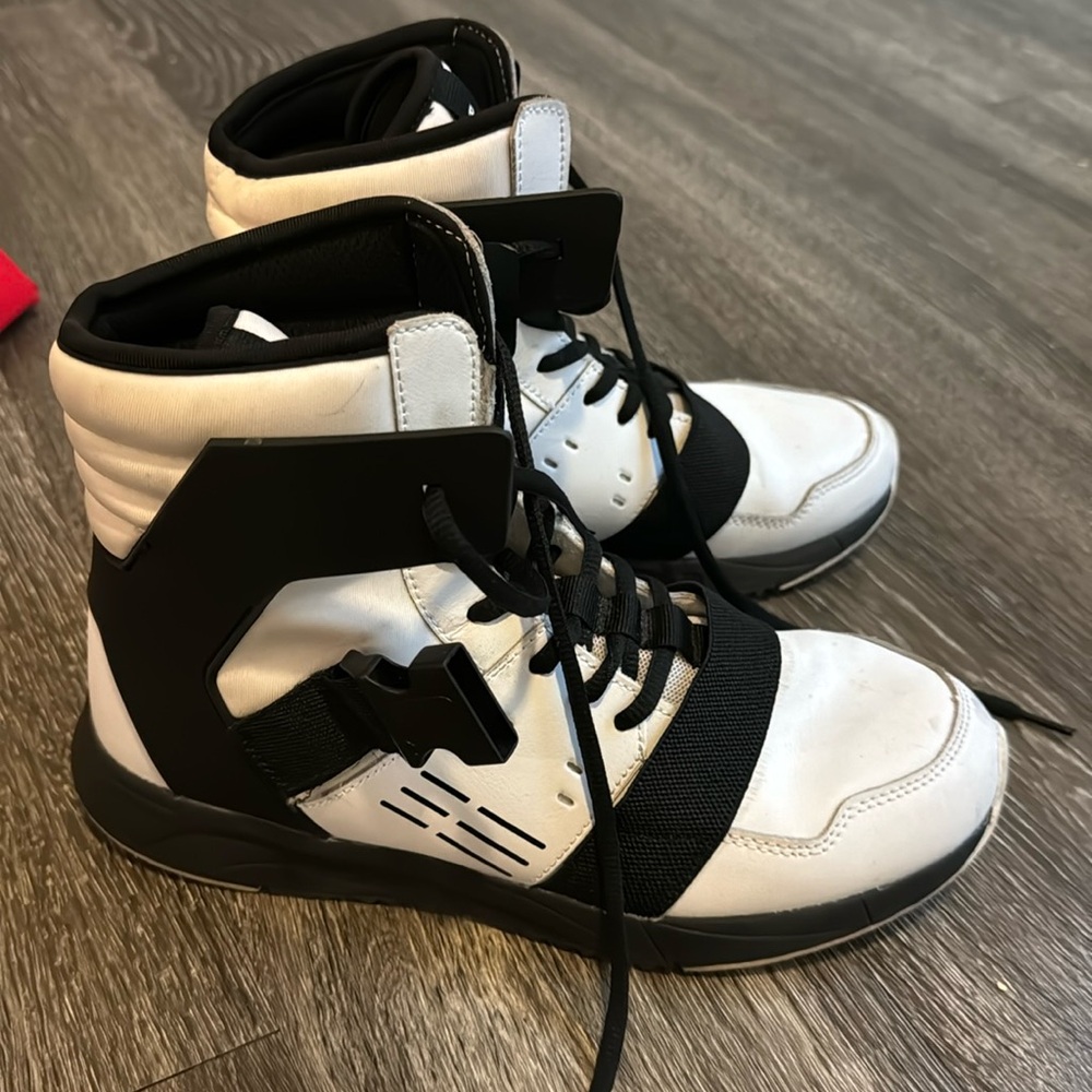 Men’s 7 lifting shoes with laces and buckles in great condition